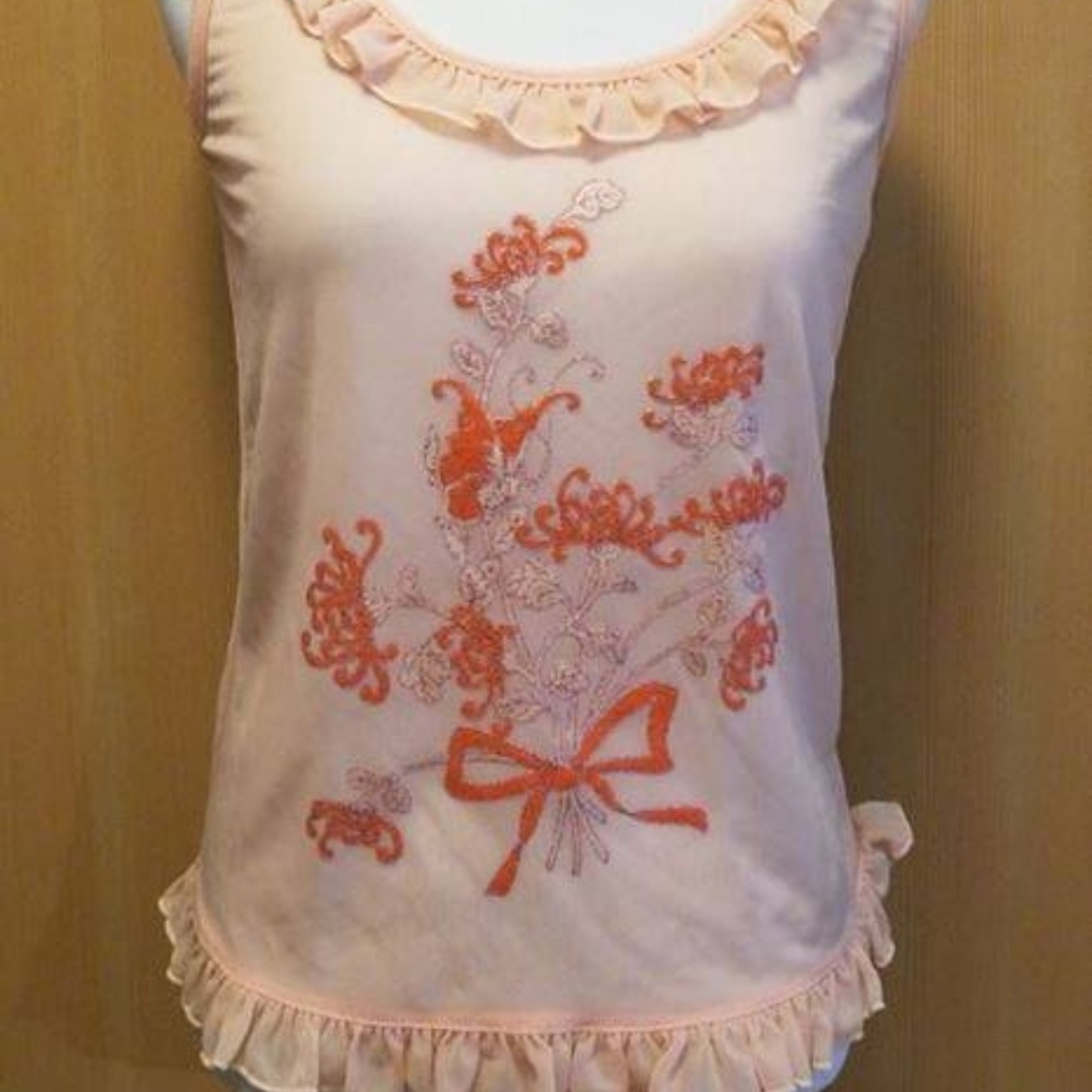 Cute peach ruffle top with bow print sz XS/S